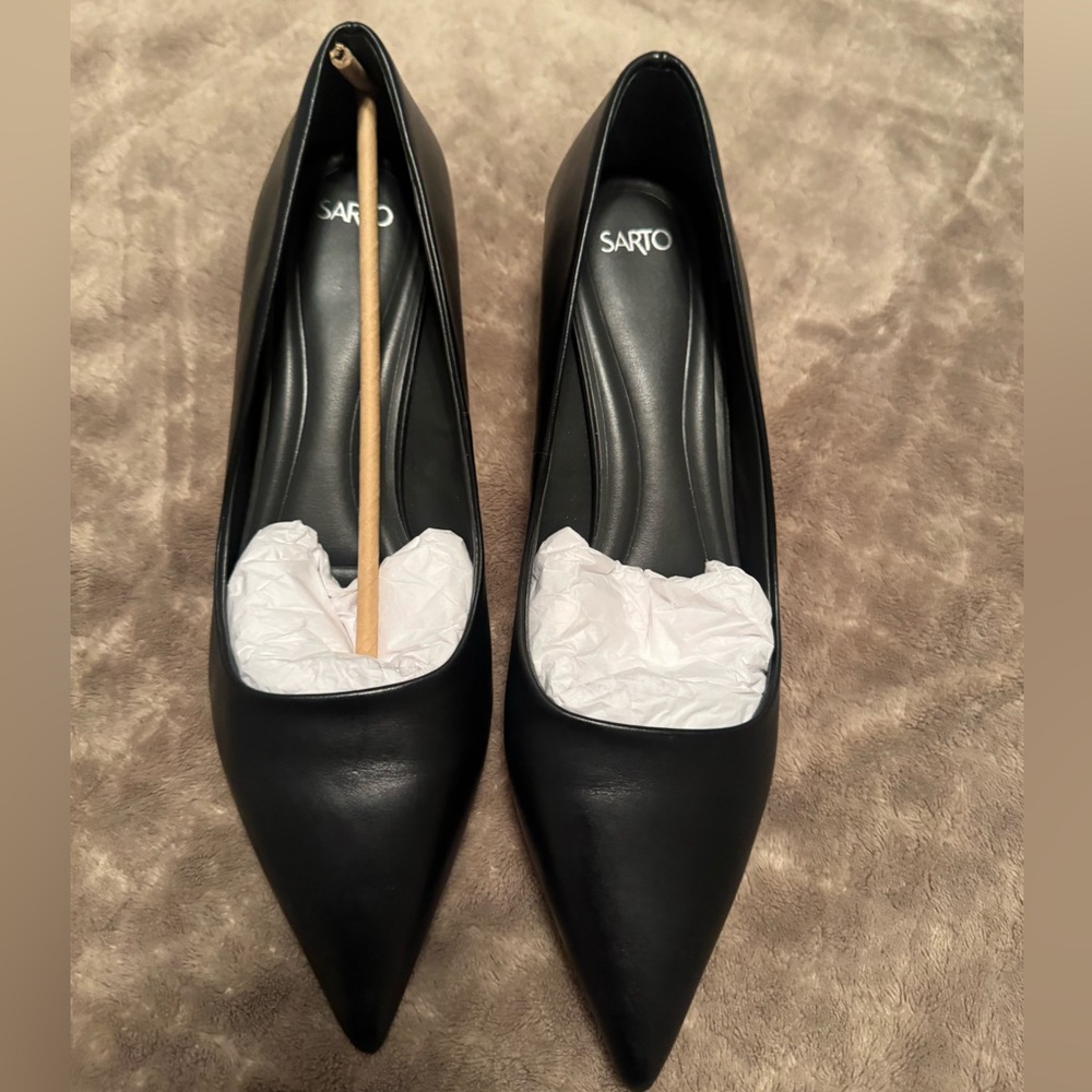 Franco Sarto Black Pointed-Toe Leather Pumps